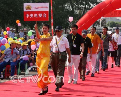各地电视台摄制组进入会场