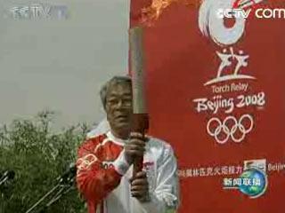 北京奥运圣火圆满完成在平壤的传递