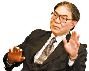 霍震霆接受采访