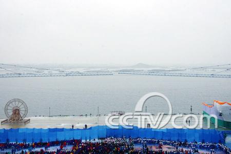 览山剧场边的阅海湖