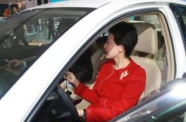 <center><font color=blue><b>央视名嘴梁艳体验锐志</b></font>  <a href=http://cctvenchiridion.cctv.com/special/C22634/01/index.shtml target=_blank><font color=red>[广州车展]</font></a></center>
