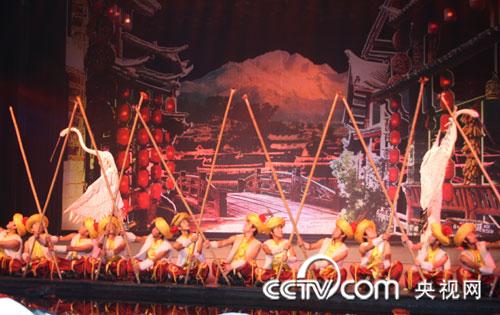 《丽水金沙》演出场景:棒棒舞