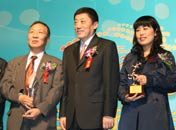 张海涛与获奖单位代表合影
